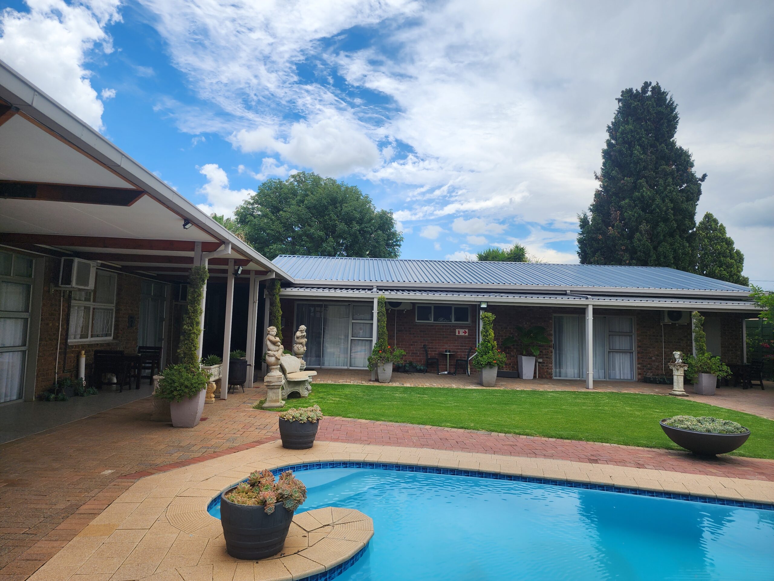 Mantovani Guesthouse 1 garden and swimming pool