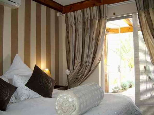 King or twin guest room